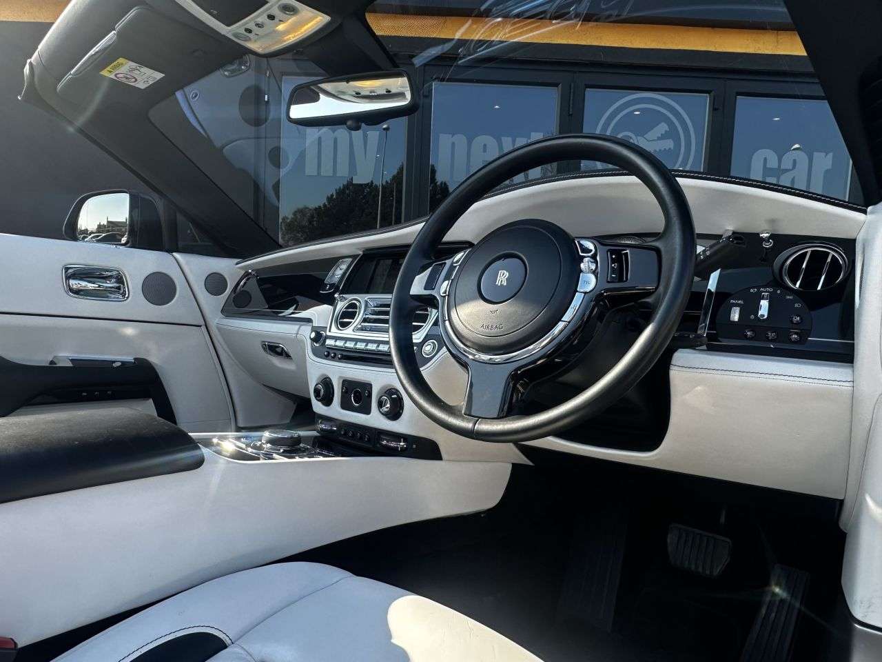 2017 ROLLS-ROYCE DAWN 2017 ROLLS-ROYCE DAWN