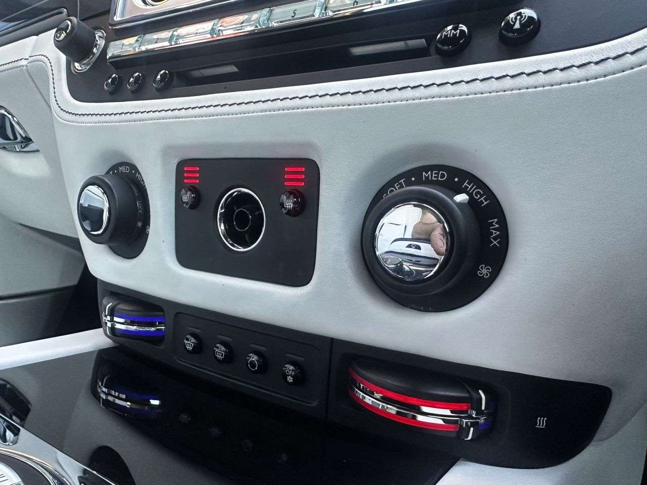 2017 ROLLS-ROYCE DAWN 2017 ROLLS-ROYCE DAWN