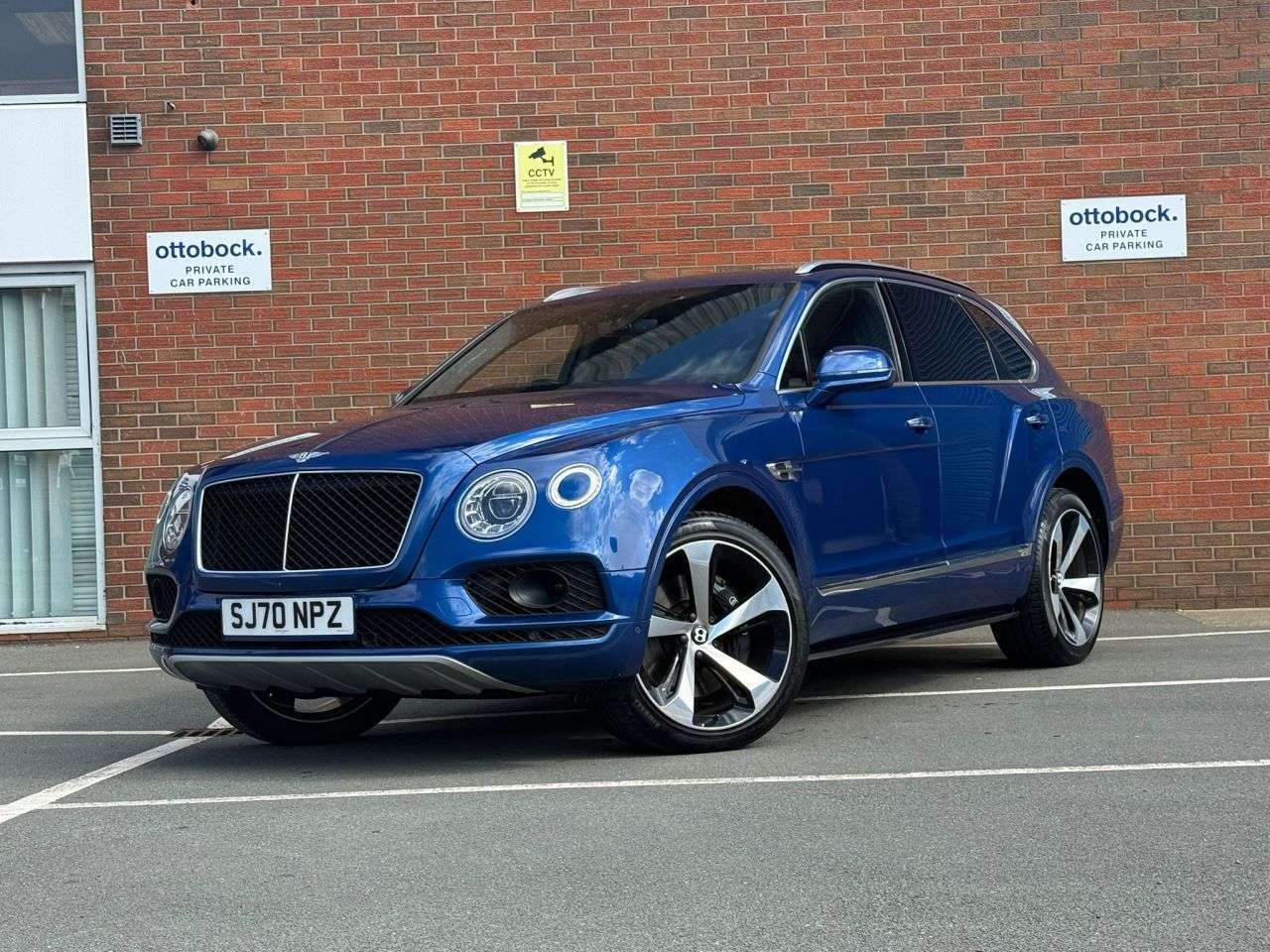 A 2020 BENTLEY BENTAYGA 4.0 V8 SUV 5dr Petrol Auto 4WD Euro 6 (s/s) (550 ps) * DELIVERY AVAILABLE * A 2020 BENTLEY BENTAYGA 4.0 V8 SUV 5dr Petrol Auto 4WD Euro 6 (s/s) (550 ps) * DELIVERY AVAILABLE *