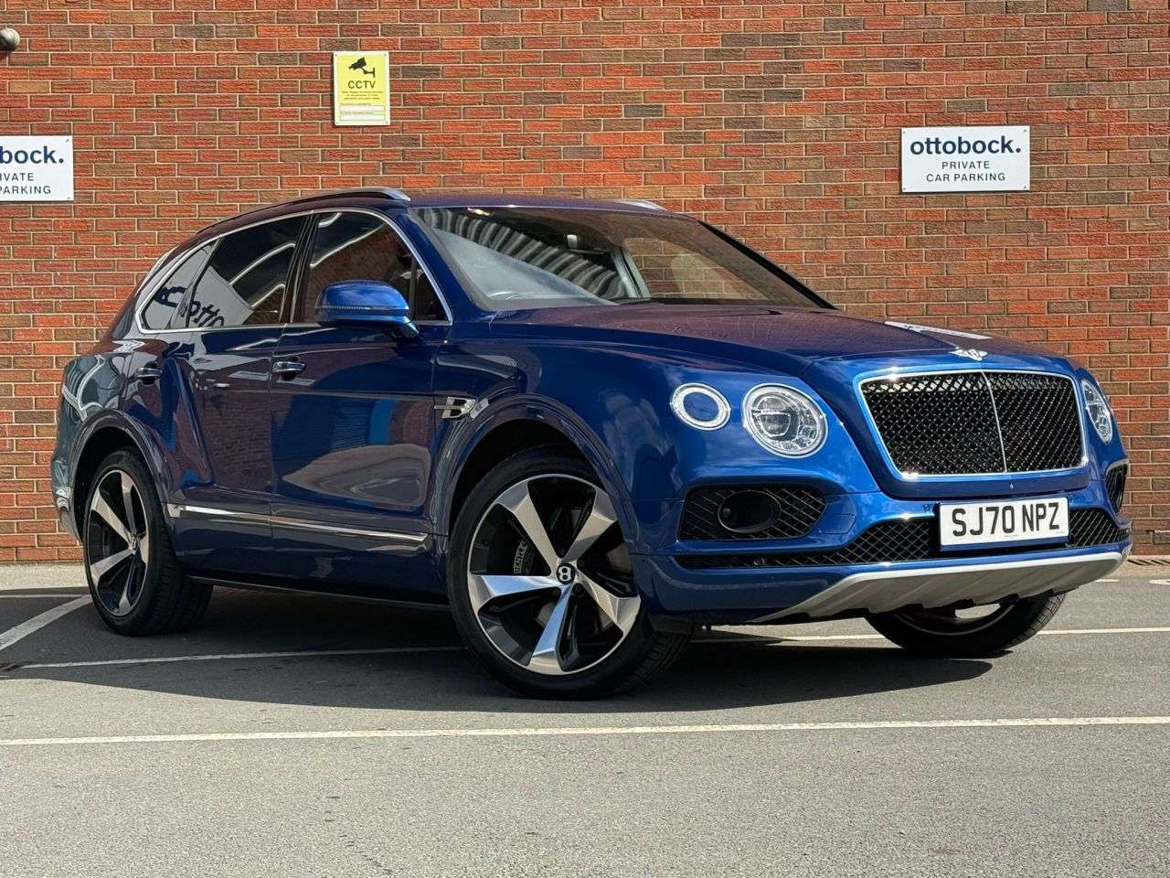 A 2020 BENTLEY BENTAYGA 4.0 V8 SUV 5dr Petrol Auto 4WD Euro 6 (s/s) (550 ps) * DELIVERY AVAILABLE * A 2020 BENTLEY BENTAYGA 4.0 V8 SUV 5dr Petrol Auto 4WD Euro 6 (s/s) (550 ps) * DELIVERY AVAILABLE *