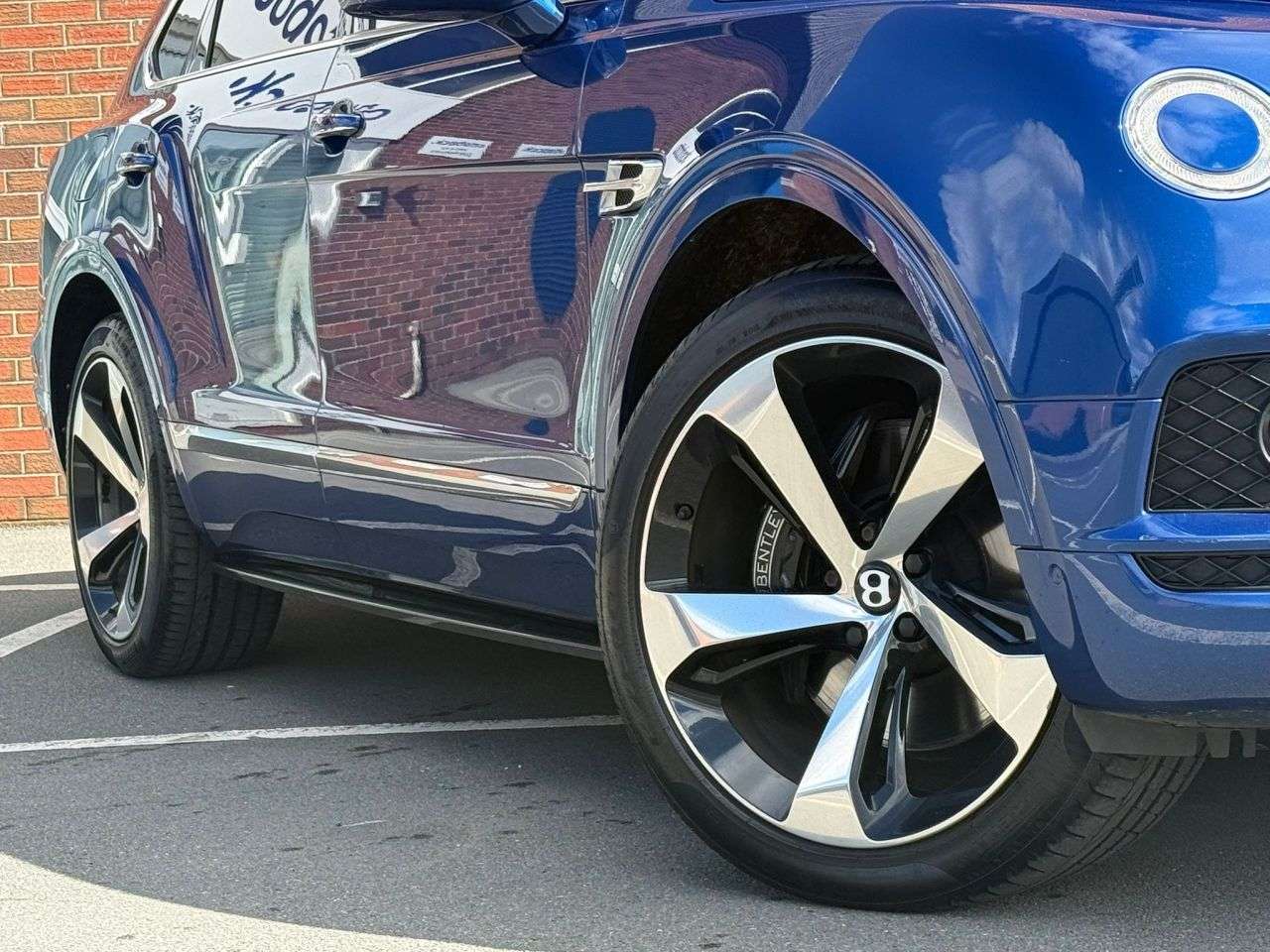 A 2020 BENTLEY BENTAYGA 4.0 V8 SUV 5dr Petrol Auto 4WD Euro 6 (s/s) (550 ps) * DELIVERY AVAILABLE * A 2020 BENTLEY BENTAYGA 4.0 V8 SUV 5dr Petrol Auto 4WD Euro 6 (s/s) (550 ps) * DELIVERY AVAILABLE *