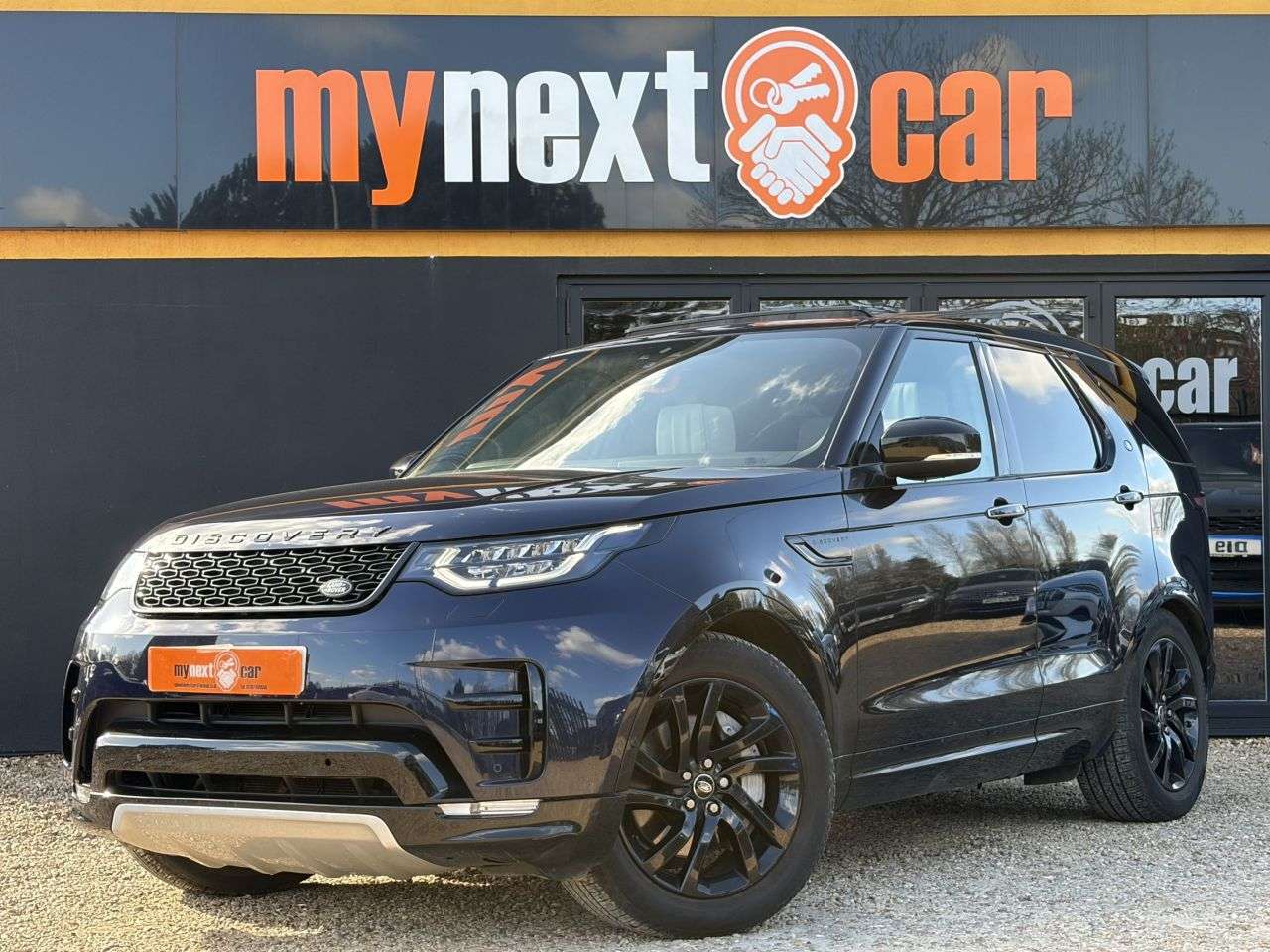 A 2020 LAND ROVER DISCOVERY 3.0 SD V6 HSE Luxury SUV 5dr Diesel Auto 4WD Euro 6 (s/s) (306 ps) FULL SER A 2020 LAND ROVER DISCOVERY 3.0 SD V6 HSE Luxury SUV 5dr Diesel Auto 4WD Euro 6 (s/s) (306 ps) FULL SER