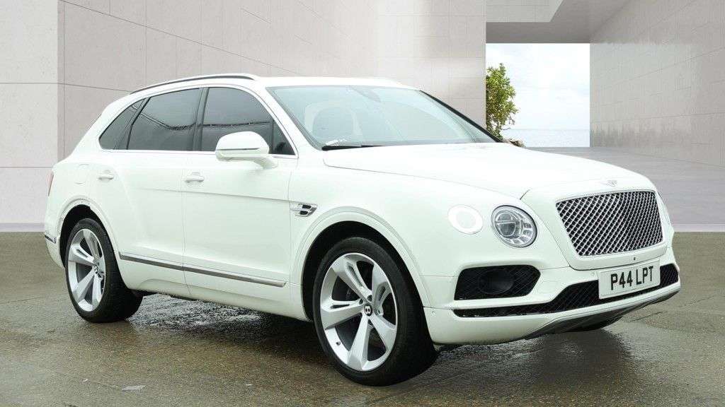 A 2018 BENTLEY BENTAYGA 6.0 W12 First Edition Auto 4WD Euro 6 (s/s) 5dr GREAT SPEC/ PAN ROOF/ SAT N A 2018 BENTLEY BENTAYGA 6.0 W12 First Edition Auto 4WD Euro 6 (s/s) 5dr GREAT SPEC/ PAN ROOF/ SAT N