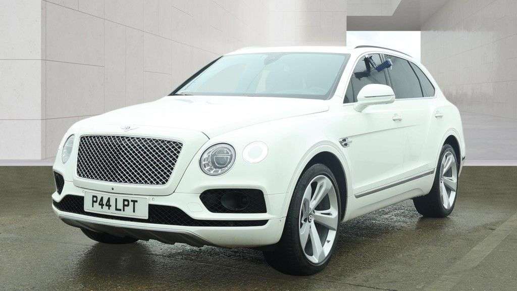 A 2018 BENTLEY BENTAYGA 6.0 W12 First Edition Auto 4WD Euro 6 (s/s) 5dr GREAT SPEC/ PAN ROOF/ SAT N A 2018 BENTLEY BENTAYGA 6.0 W12 First Edition Auto 4WD Euro 6 (s/s) 5dr GREAT SPEC/ PAN ROOF/ SAT N