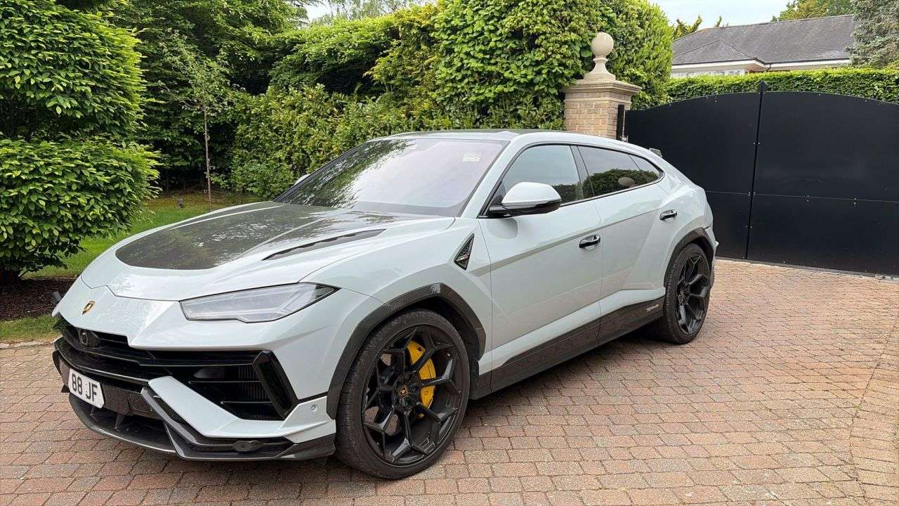 A 2025 LAMBORGHINI URUS 4.0 V8 BiTurbo Performante SUV 5dr Petrol Auto 4WD Euro 6 (666 ps) CARBON B A 2025 LAMBORGHINI URUS 4.0 V8 BiTurbo Performante SUV 5dr Petrol Auto 4WD Euro 6 (666 ps) CARBON B