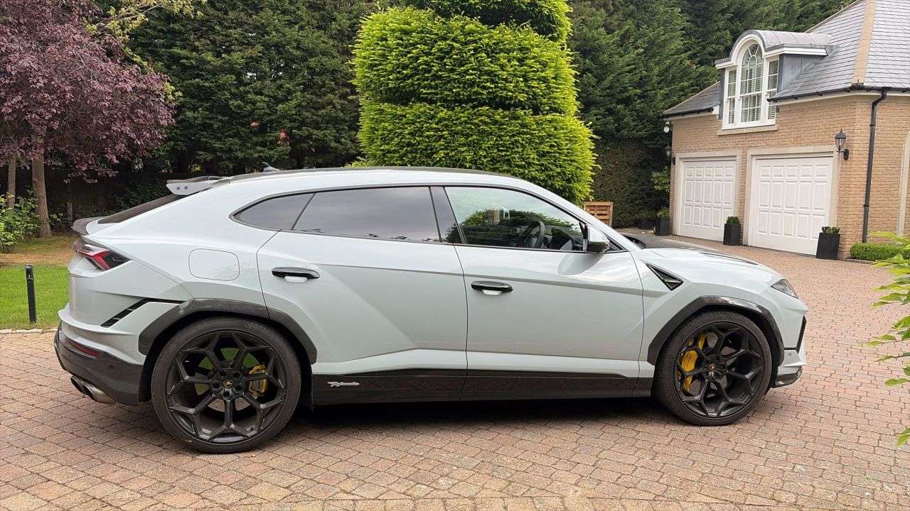 A 2025 LAMBORGHINI URUS 4.0 V8 BiTurbo Performante SUV 5dr Petrol Auto 4WD Euro 6 (666 ps) CARBON B A 2025 LAMBORGHINI URUS 4.0 V8 BiTurbo Performante SUV 5dr Petrol Auto 4WD Euro 6 (666 ps) CARBON B