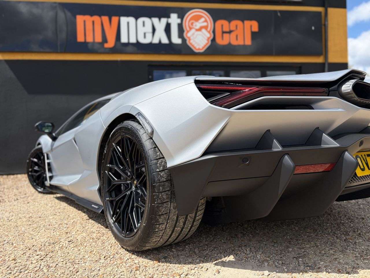 2024 LAMBORGHINI REVUELTO 2024 LAMBORGHINI REVUELTO