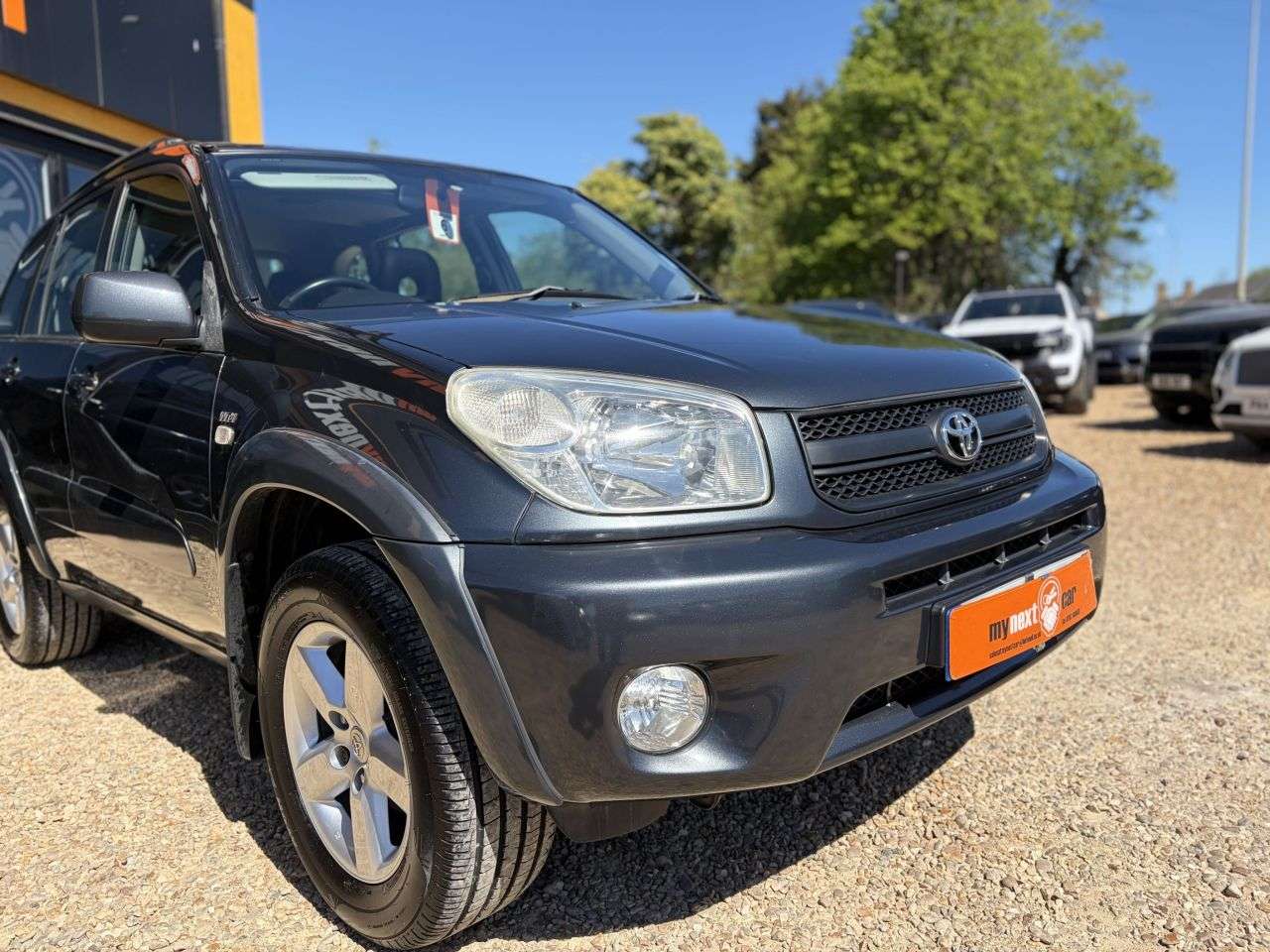A 2005 TOYOTA RAV4 2.0 VVT-i XT5 SUV 5dr Petrol Automatic 4WD (224 g/km, 147 bhp) FULL TOYOTA A 2005 TOYOTA RAV4 2.0 VVT-i XT5 SUV 5dr Petrol Automatic 4WD (224 g/km, 147 bhp) FULL TOYOTA