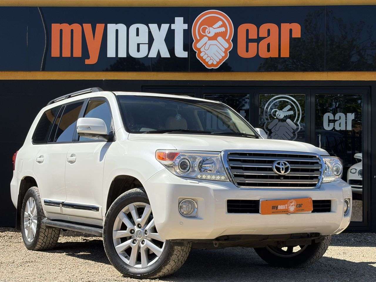 A 2015 TOYOTA LAND CRUISER 4.5 D-4D V8 SUV 5dr Diesel Auto 4WD Euro 5 (268 ps) SAT NAV + LEATHER SEATS A 2015 TOYOTA LAND CRUISER 4.5 D-4D V8 SUV 5dr Diesel Auto 4WD Euro 5 (268 ps) SAT NAV + LEATHER SEATS