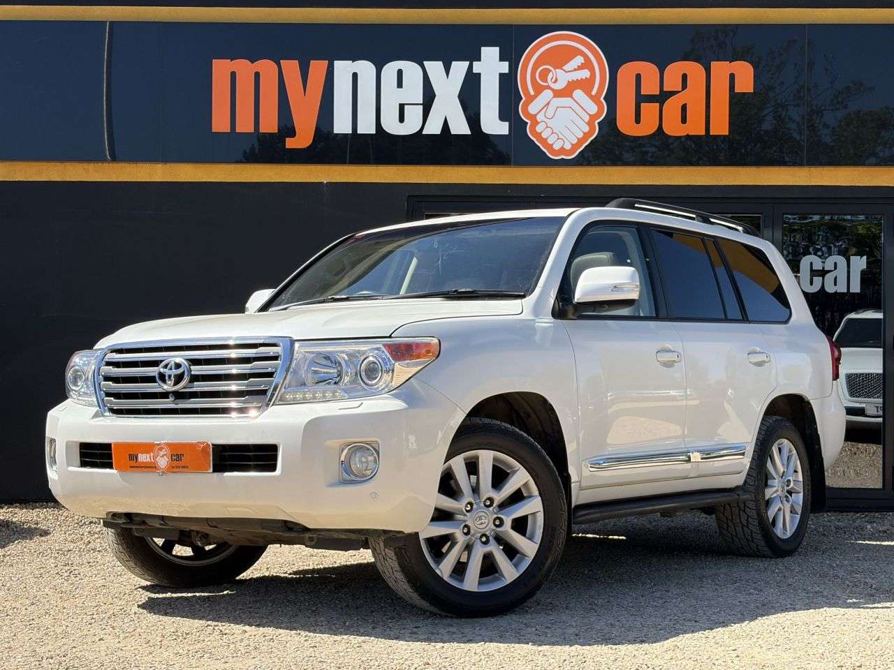 A 2015 TOYOTA LAND CRUISER 4.5 D-4D V8 SUV 5dr Diesel Auto 4WD Euro 5 (268 ps) SAT NAV + LEATHER SEATS A 2015 TOYOTA LAND CRUISER 4.5 D-4D V8 SUV 5dr Diesel Auto 4WD Euro 5 (268 ps) SAT NAV + LEATHER SEATS