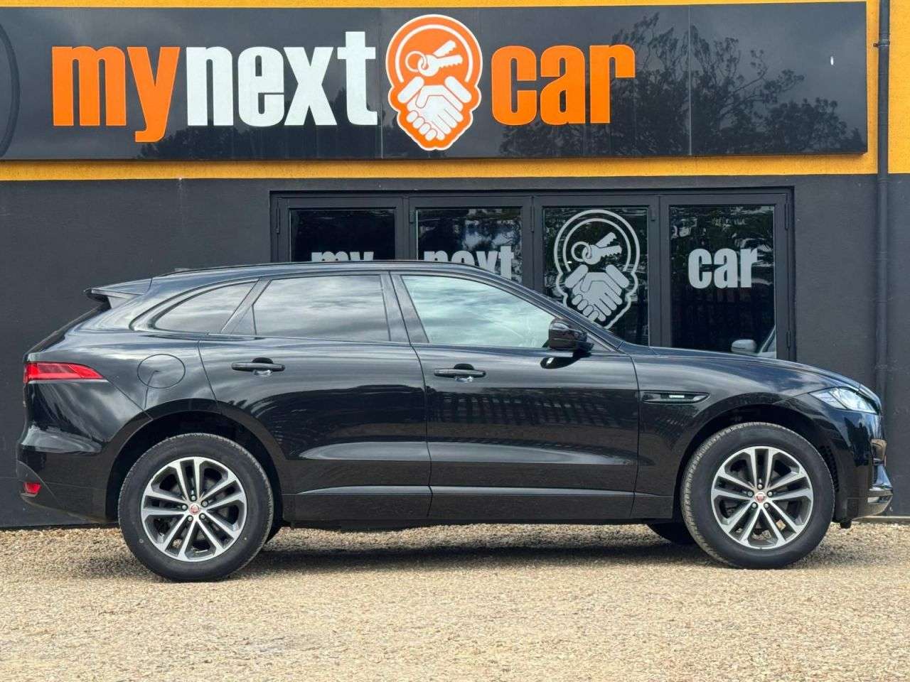 2017 JAGUAR F-PACE 2017 JAGUAR F-PACE
