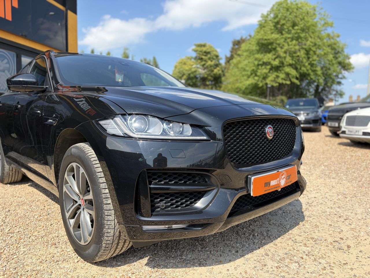 A 2017 JAGUAR F-PACE 2.0 P250i R-Sport SUV 5dr Petrol Auto AWD Euro 6 (s/s) (250 ps) * DELIVERY A 2017 JAGUAR F-PACE 2.0 P250i R-Sport SUV 5dr Petrol Auto AWD Euro 6 (s/s) (250 ps) * DELIVERY