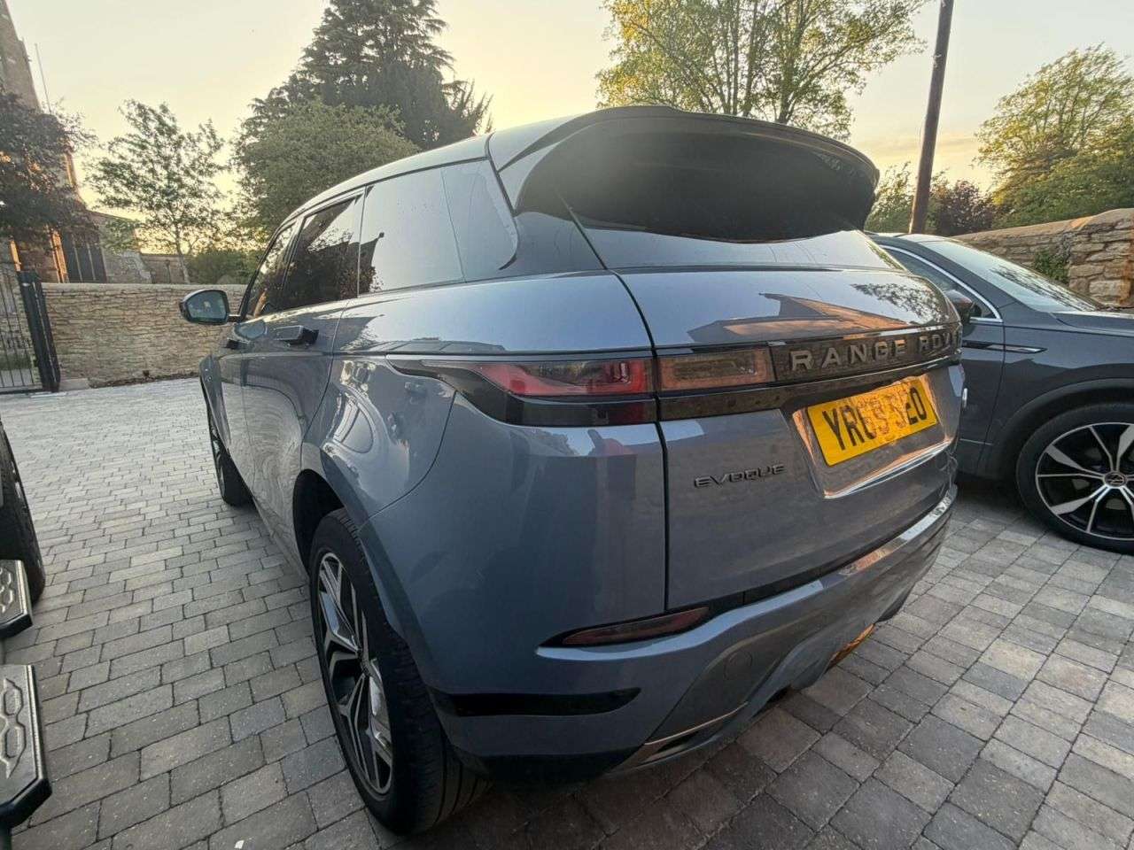 A 2019 LAND ROVER RANGE ROVER EVOQUE 2.0 D180 First Edition SUV 5dr Diesel Auto 4WD Euro 6 (s/s) (180 ps) 2 KEYS A 2019 LAND ROVER RANGE ROVER EVOQUE 2.0 D180 First Edition SUV 5dr Diesel Auto 4WD Euro 6 (s/s) (180 ps) 2 KEYS