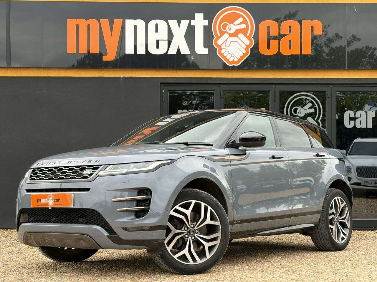 A 2019 LAND ROVER RANGE ROVER EVOQUE 2.0 D180 First Edition SUV 5dr Diesel Auto 4WD Euro 6 (s/s) (180 ps) 2 KEYS A 2019 LAND ROVER RANGE ROVER EVOQUE 2.0 D180 First Edition SUV 5dr Diesel Auto 4WD Euro 6 (s/s) (180 ps) 2 KEYS