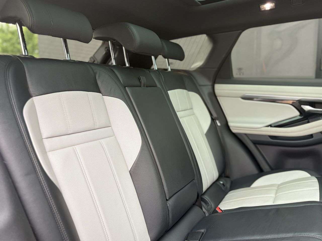 2019 LAND ROVER RANGE ROVER EVOQUE 2019 LAND ROVER RANGE ROVER EVOQUE
