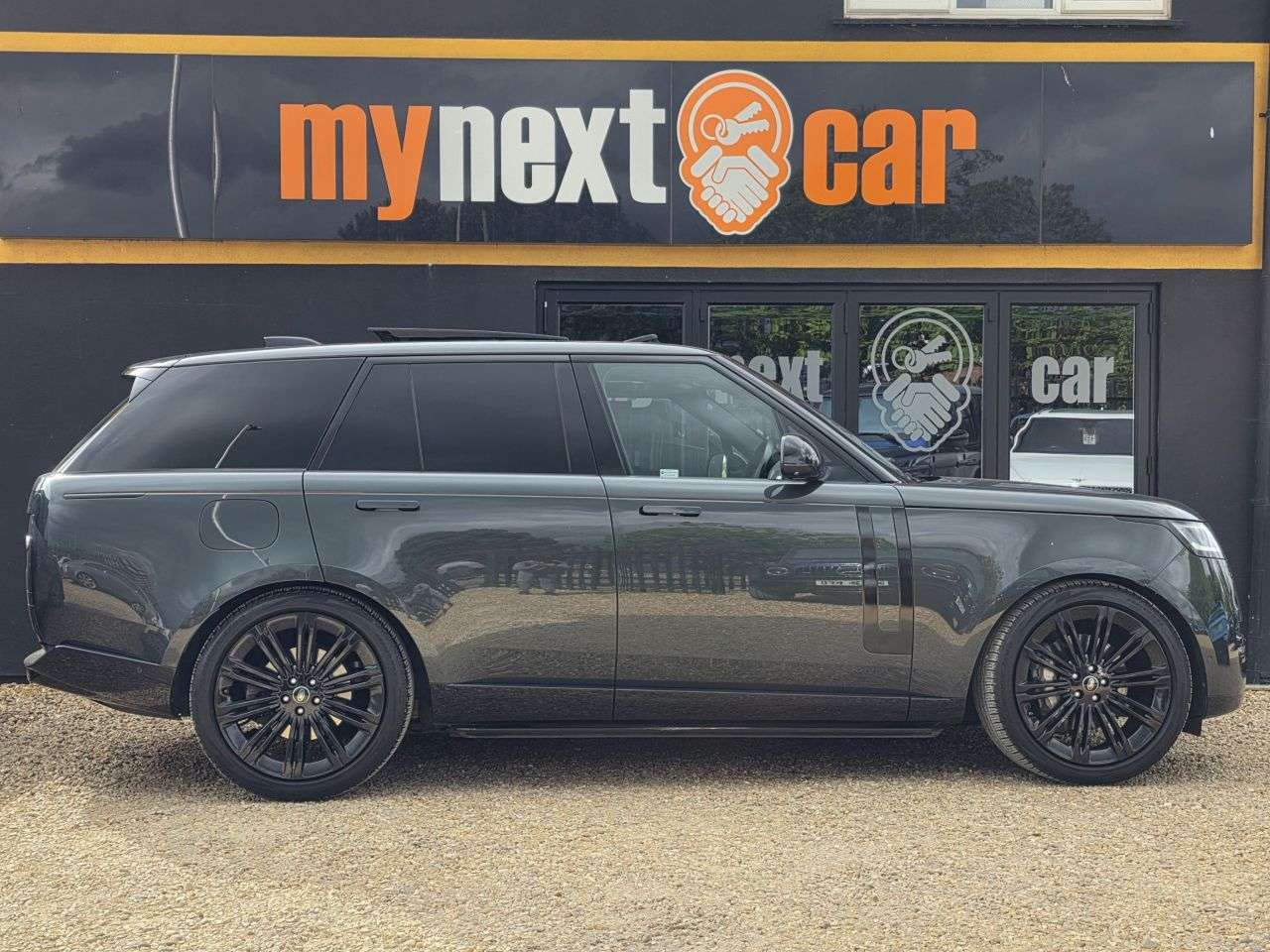 A 2022 LAND ROVER RANGE ROVER 3.0 P400 MHEV SE SUV 5dr Petrol Auto 4WD Euro 6 (s/s) (400 ps) ADAPTIVE CRU A 2022 LAND ROVER RANGE ROVER 3.0 P400 MHEV SE SUV 5dr Petrol Auto 4WD Euro 6 (s/s) (400 ps) ADAPTIVE CRU
