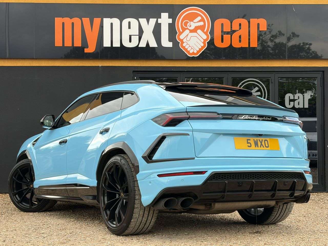 2019 LAMBORGHINI URUS 2019 LAMBORGHINI URUS