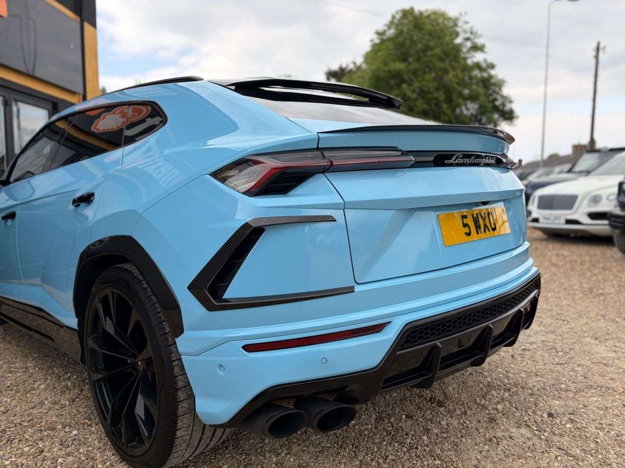 2019 LAMBORGHINI URUS 2019 LAMBORGHINI URUS