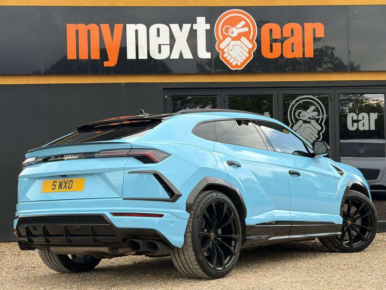 2019 LAMBORGHINI URUS 2019 LAMBORGHINI URUS