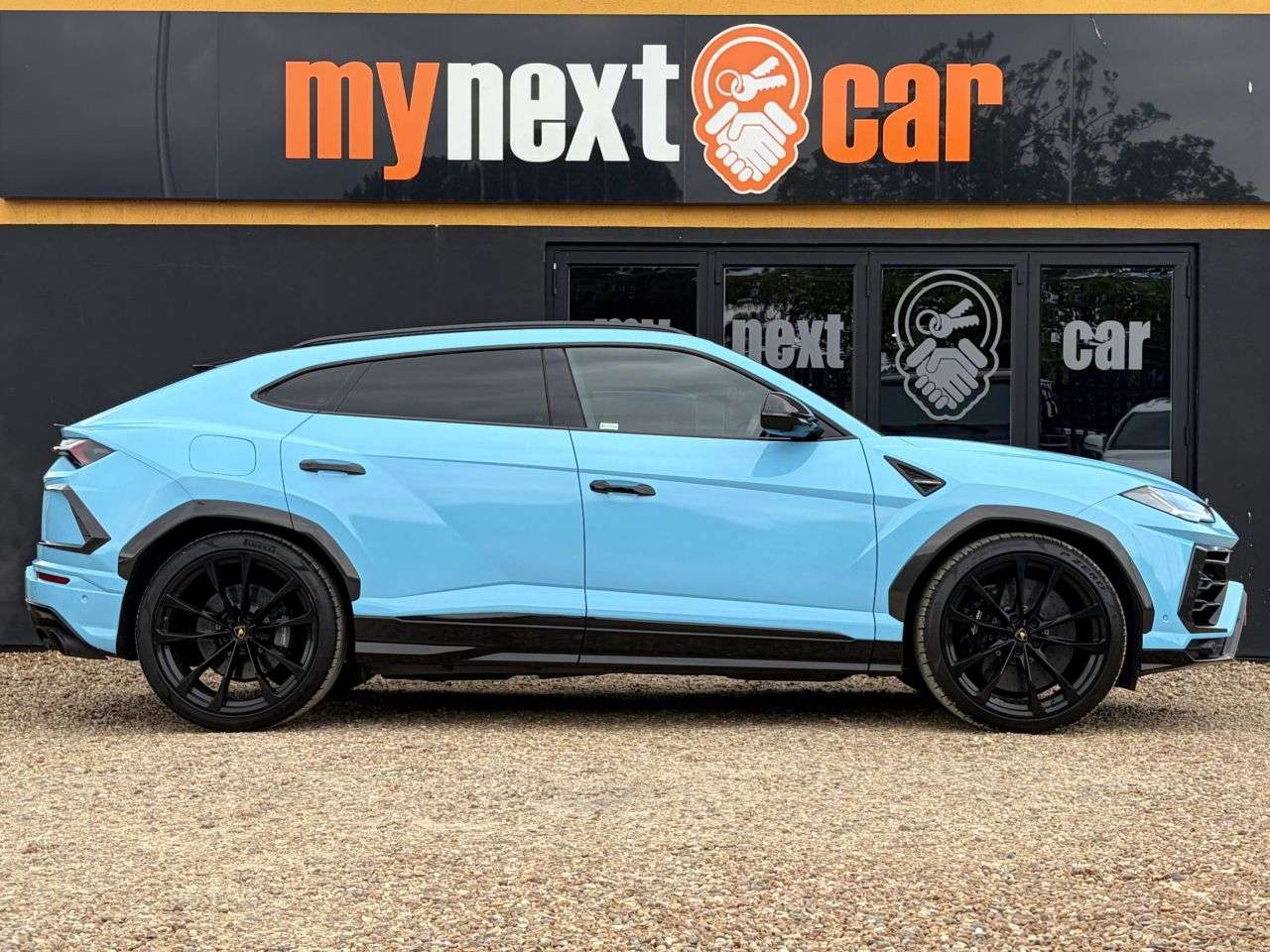 2019 LAMBORGHINI URUS 2019 LAMBORGHINI URUS