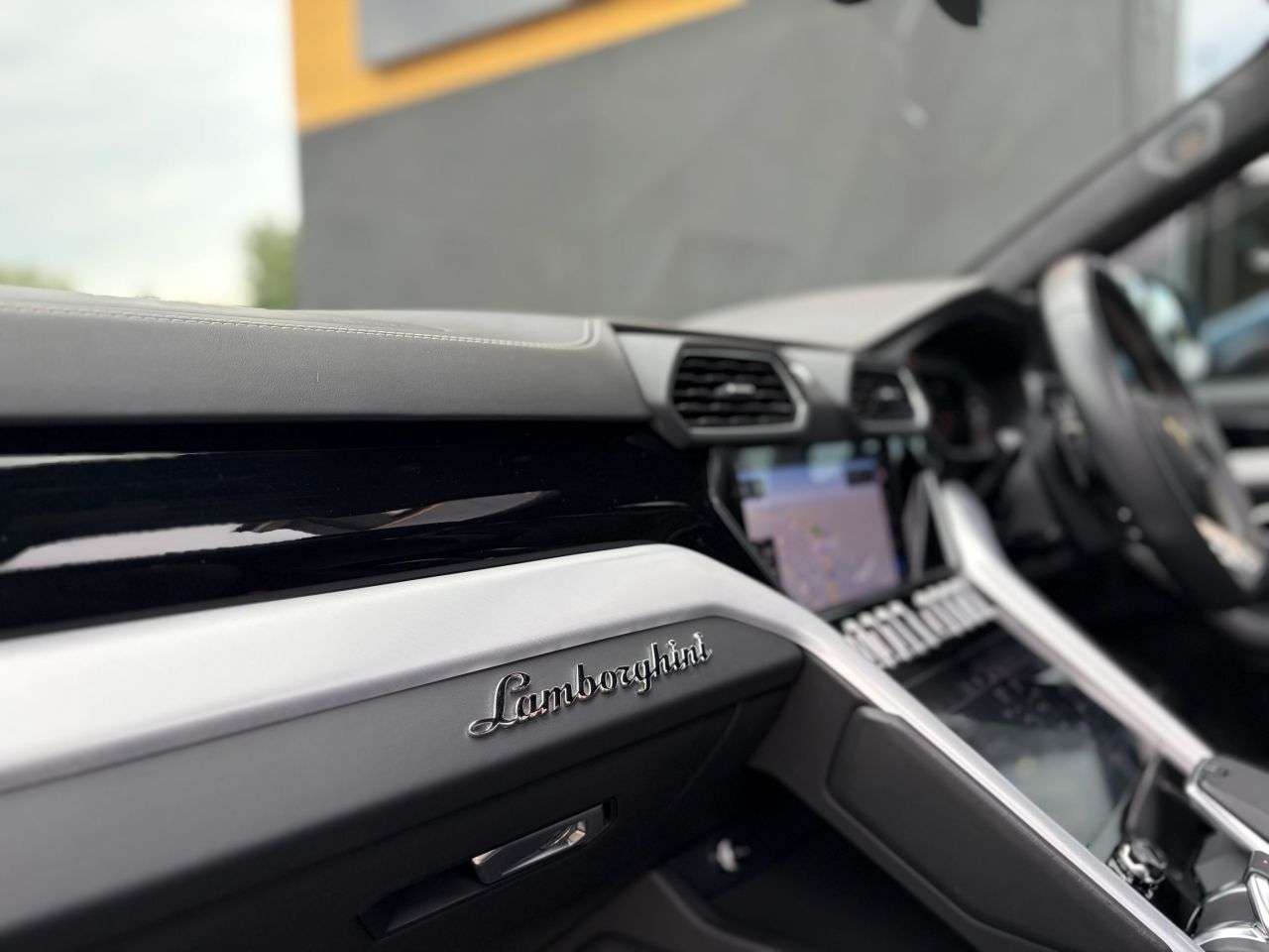 2019 LAMBORGHINI URUS 2019 LAMBORGHINI URUS