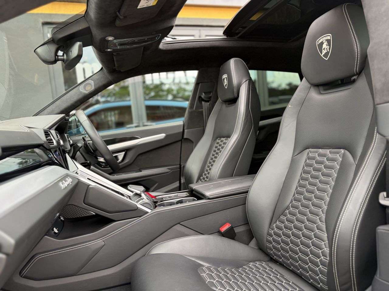 2019 LAMBORGHINI URUS 2019 LAMBORGHINI URUS