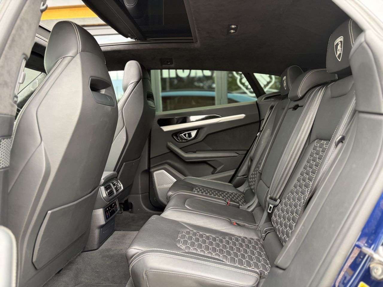 2019 LAMBORGHINI URUS 2019 LAMBORGHINI URUS