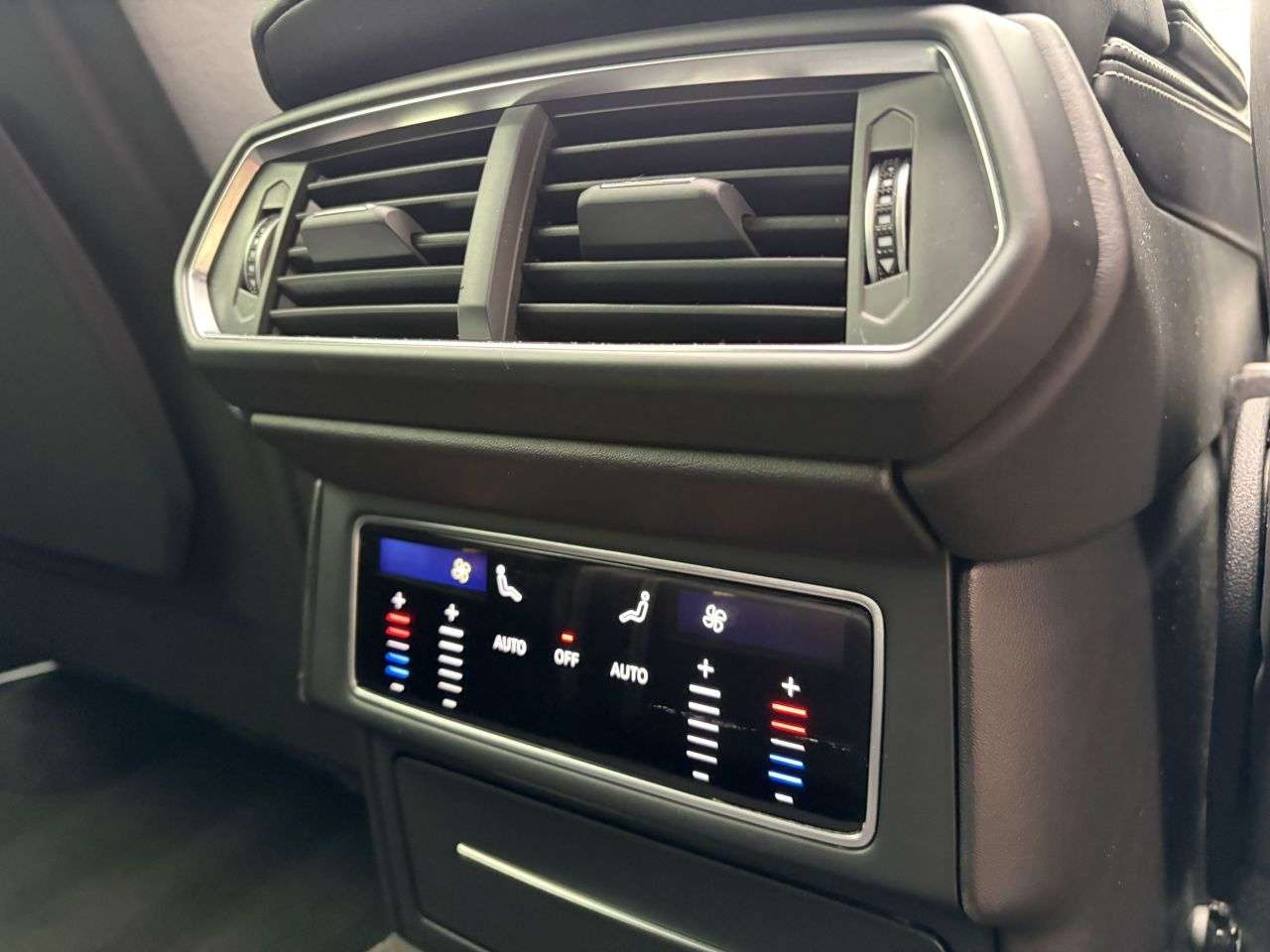 2019 LAMBORGHINI URUS 2019 LAMBORGHINI URUS