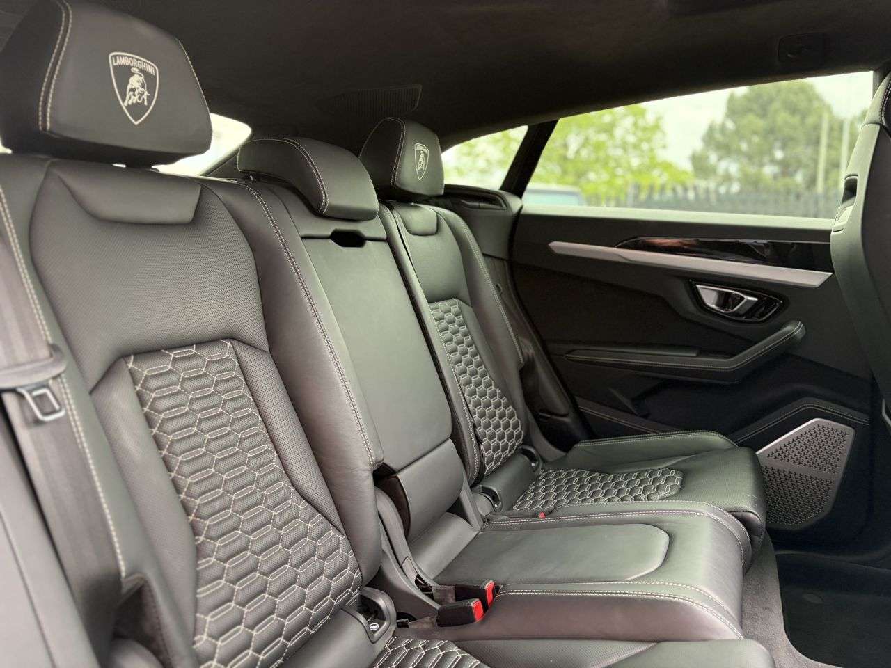 2019 LAMBORGHINI URUS 2019 LAMBORGHINI URUS