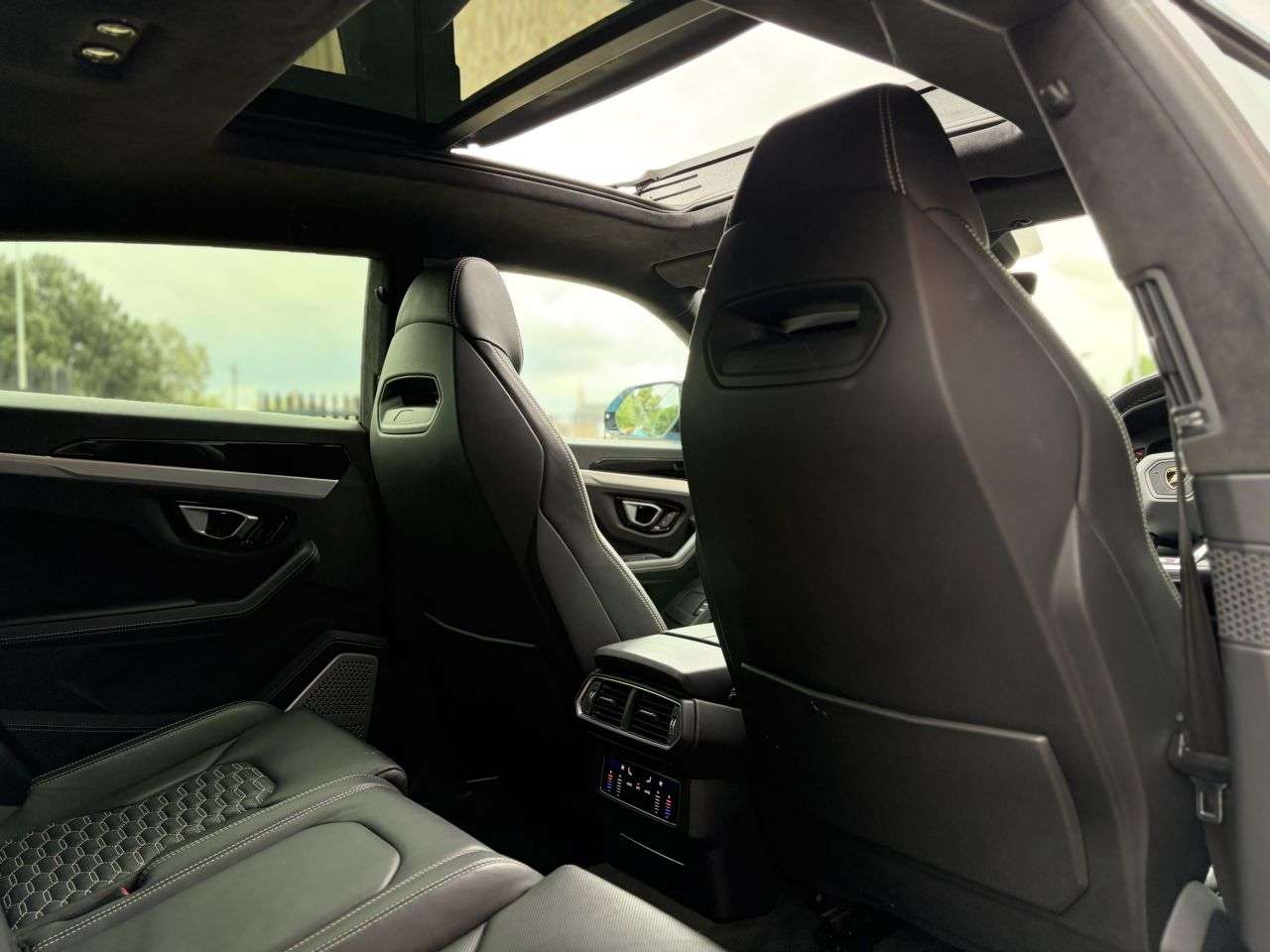 2019 LAMBORGHINI URUS 2019 LAMBORGHINI URUS