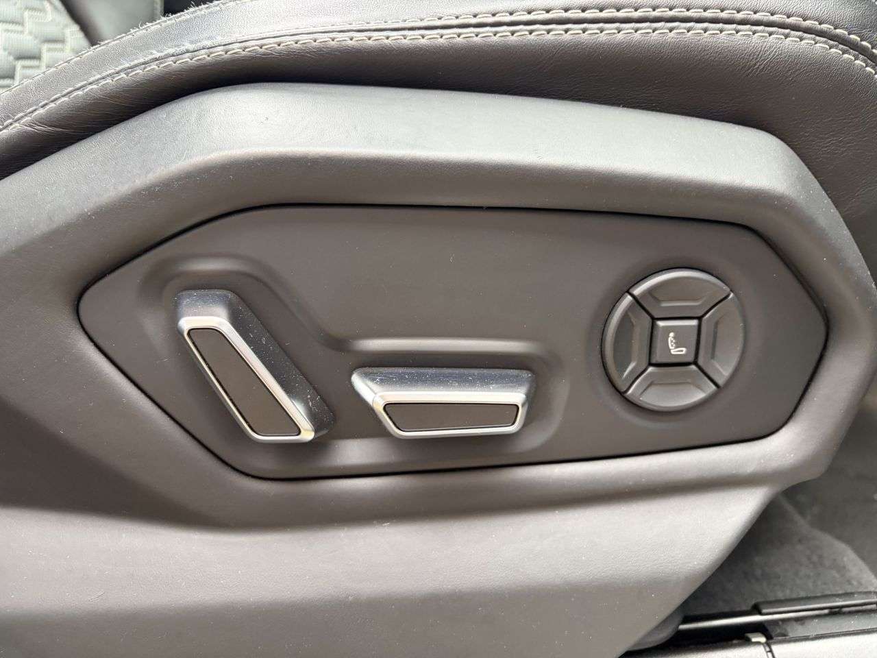 2019 LAMBORGHINI URUS 2019 LAMBORGHINI URUS
