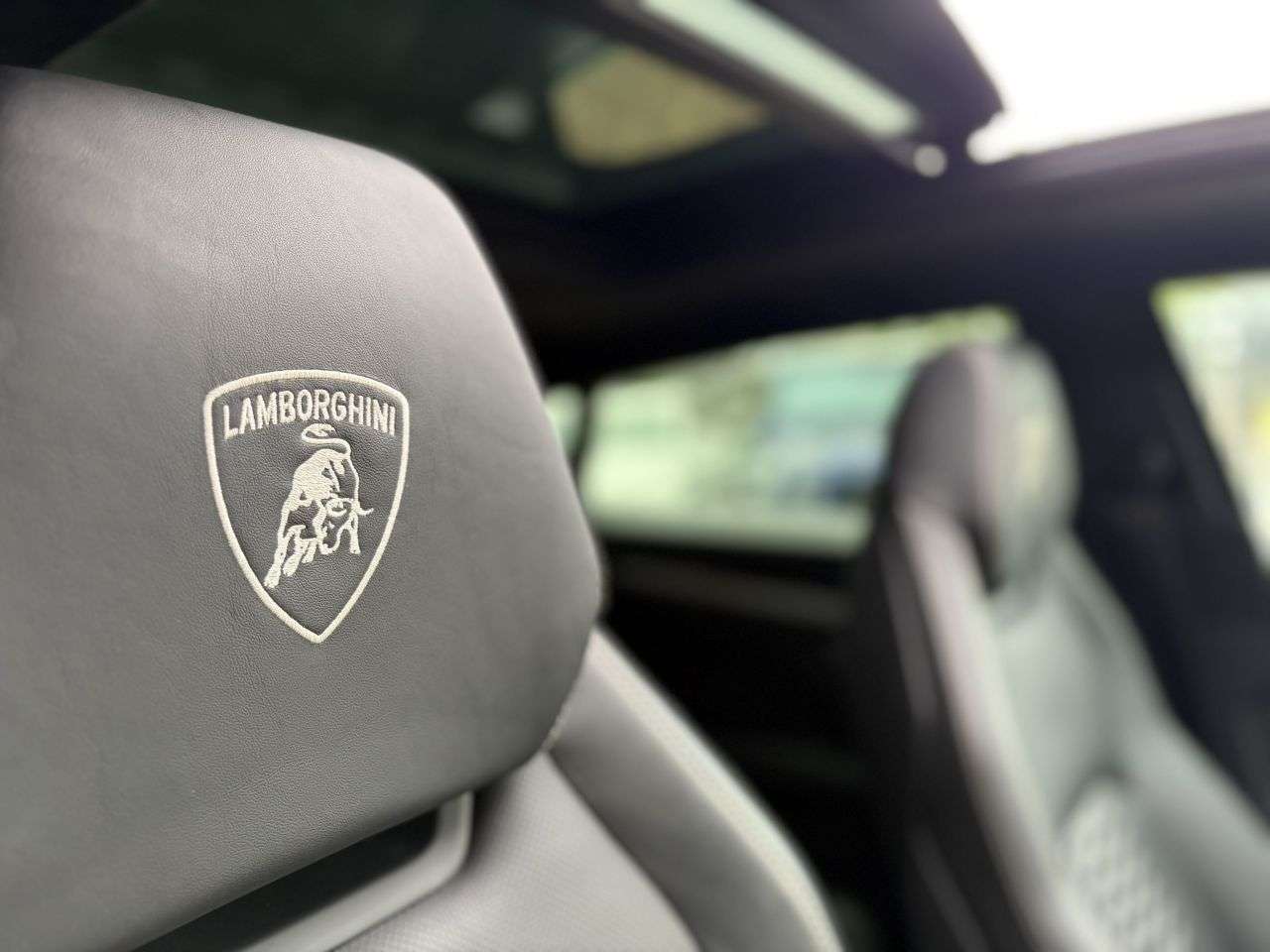 2019 LAMBORGHINI URUS 2019 LAMBORGHINI URUS