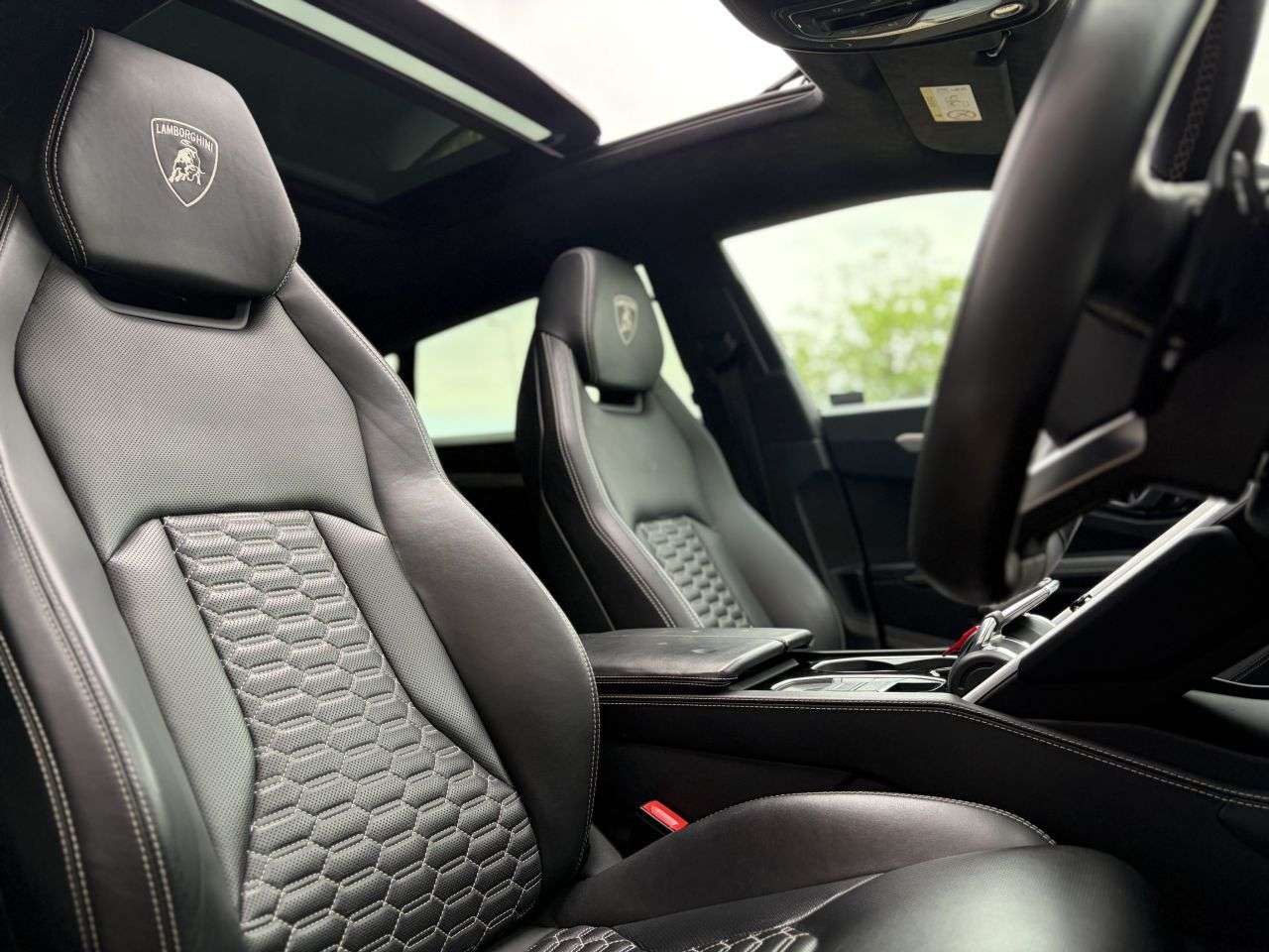 2019 LAMBORGHINI URUS 2019 LAMBORGHINI URUS