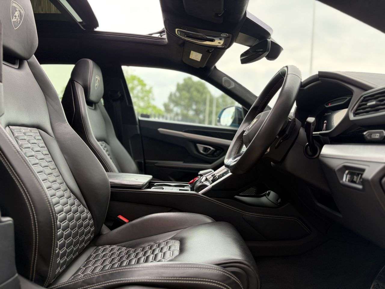 2019 LAMBORGHINI URUS 2019 LAMBORGHINI URUS