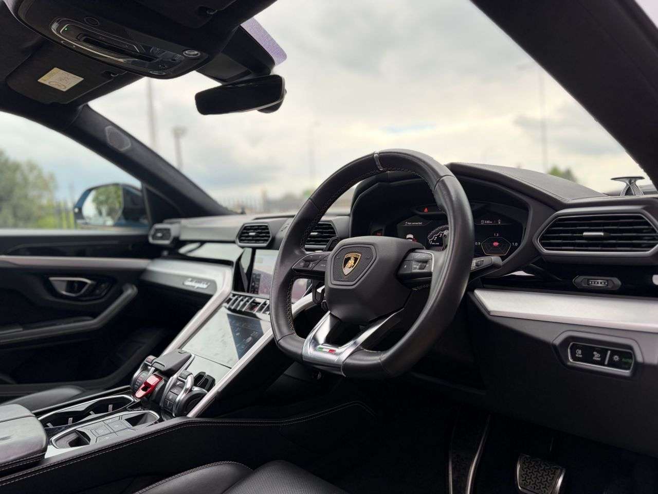 2019 LAMBORGHINI URUS 2019 LAMBORGHINI URUS