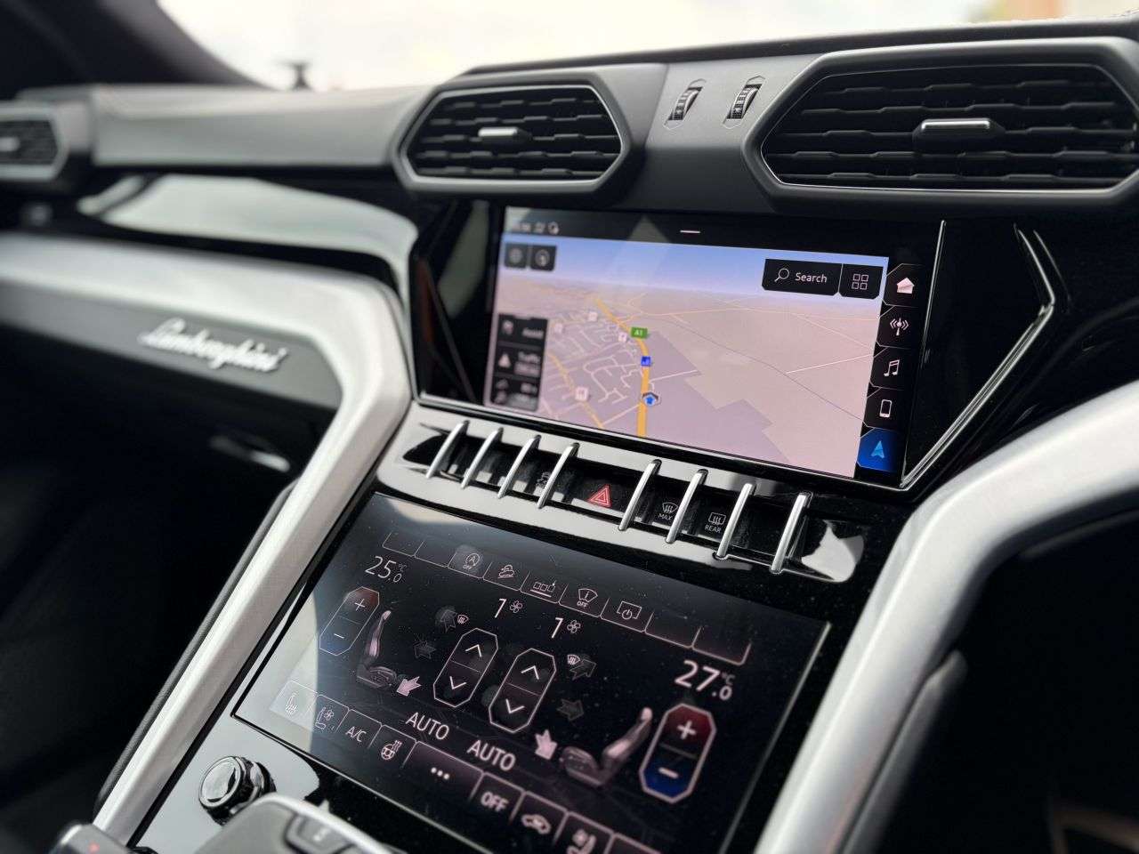 2019 LAMBORGHINI URUS 2019 LAMBORGHINI URUS