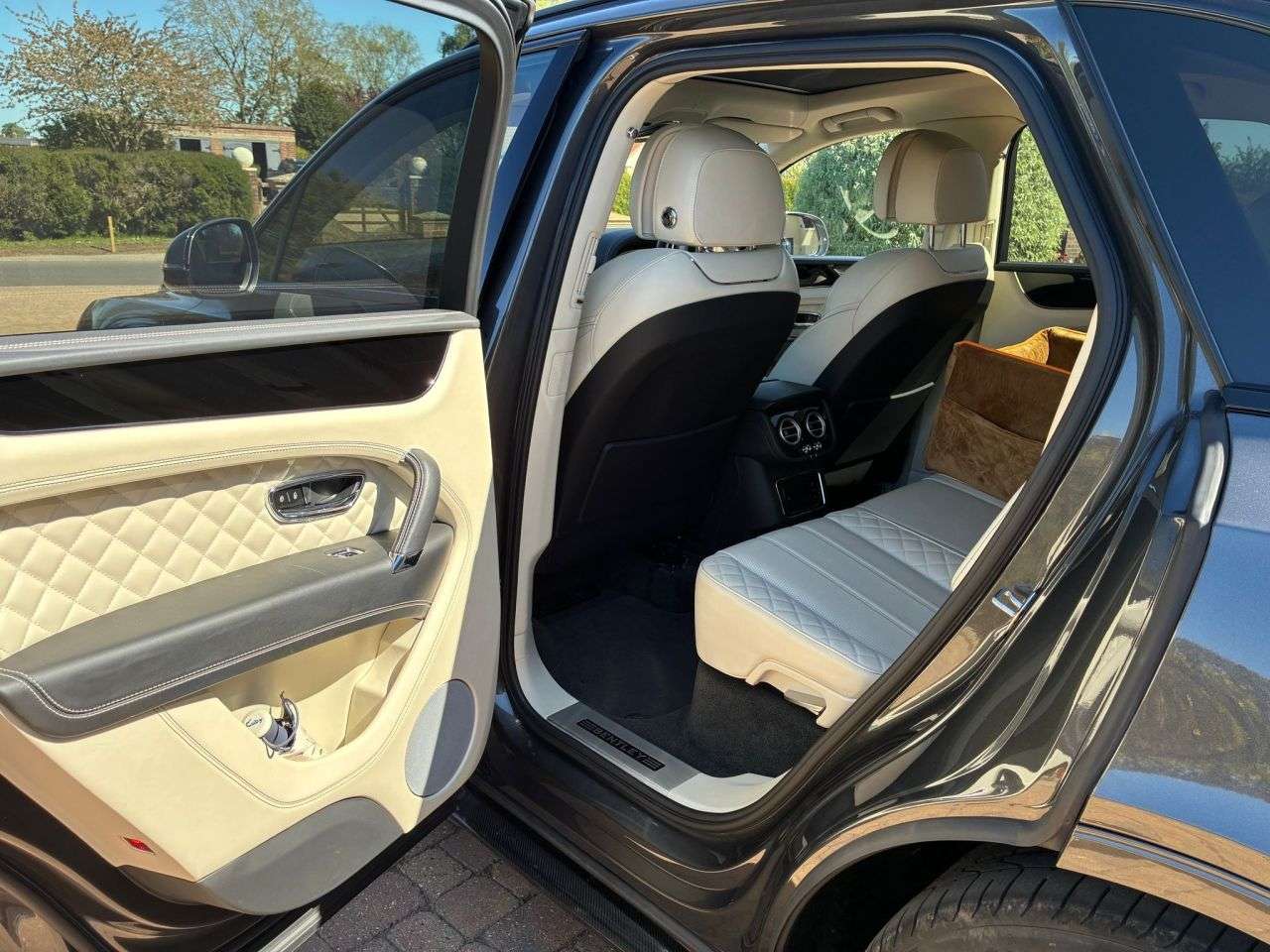 2017 BENTLEY BENTAYGA 2017 BENTLEY BENTAYGA