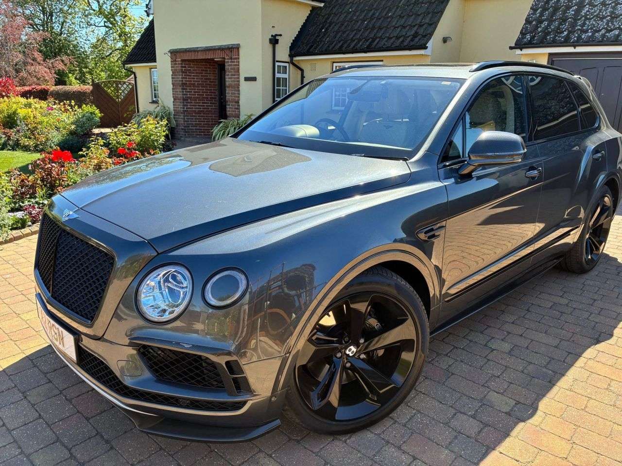A 2017 BENTLEY BENTAYGA 6.0 W12 SUV 5dr Petrol Auto 4WD Euro 6 (s/s) (608 ps) FULL EXTERIOR CARBON A 2017 BENTLEY BENTAYGA 6.0 W12 SUV 5dr Petrol Auto 4WD Euro 6 (s/s) (608 ps) FULL EXTERIOR CARBON