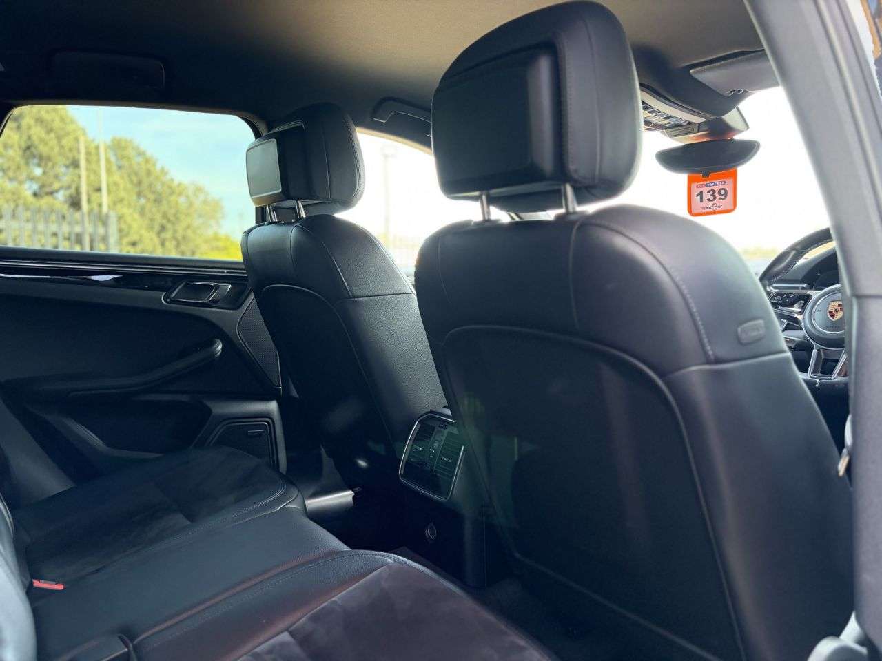 2016 PORSCHE MACAN 2016 PORSCHE MACAN
