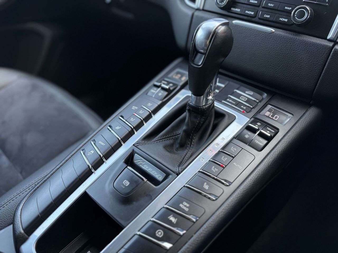 2016 PORSCHE MACAN 2016 PORSCHE MACAN