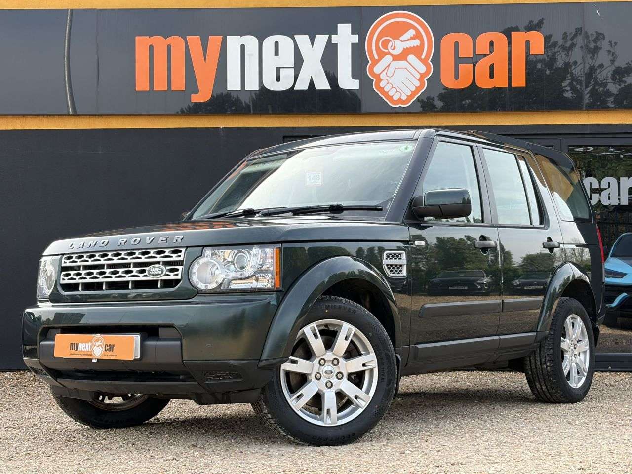 A 2011 LAND ROVER DISCOVERY 4 3.0 SD V6 GS SUV 5dr Diesel Auto 4WD Euro 5 (255 bhp) 7 SEATS/ TOW BAR/ AIR A 2011 LAND ROVER DISCOVERY 4 3.0 SD V6 GS SUV 5dr Diesel Auto 4WD Euro 5 (255 bhp) 7 SEATS/ TOW BAR/ AIR