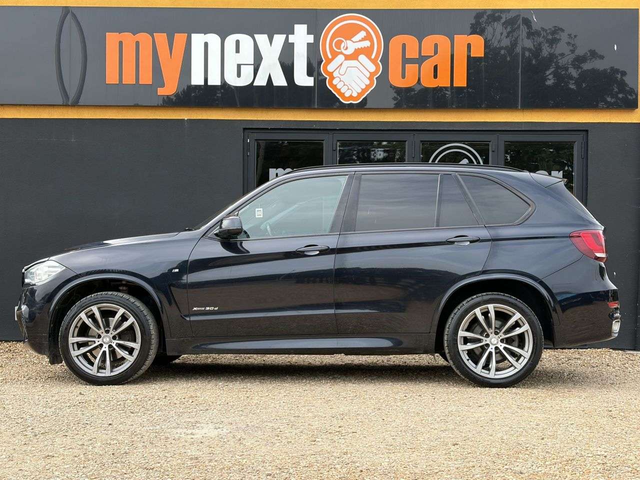 A 2013 BMW X5 3.0 30d M Sport SUV 5dr Diesel Auto xDrive Euro 6 (s/s) (258 ps) FULL SERVI A 2013 BMW X5 3.0 30d M Sport SUV 5dr Diesel Auto xDrive Euro 6 (s/s) (258 ps) FULL SERVI