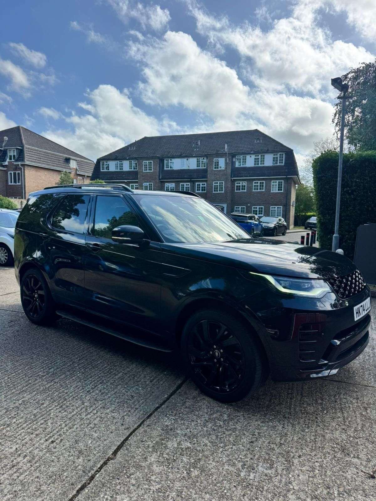 A 2024 LAND ROVER DISCOVERY 3.0 D350 MHEV Dynamic SE SUV 5dr Diesel Auto 4WD Euro 6 (s/s) (350 ps) FLRS A 2024 LAND ROVER DISCOVERY 3.0 D350 MHEV Dynamic SE SUV 5dr Diesel Auto 4WD Euro 6 (s/s) (350 ps) FLRS