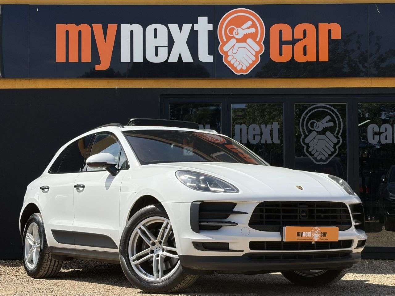 A 2018 PORSCHE MACAN 2.0T SUV 5dr Petrol PDK 4WD Euro 6 (s/s) (245 ps) A 2018 PORSCHE MACAN 2.0T SUV 5dr Petrol PDK 4WD Euro 6 (s/s) (245 ps)