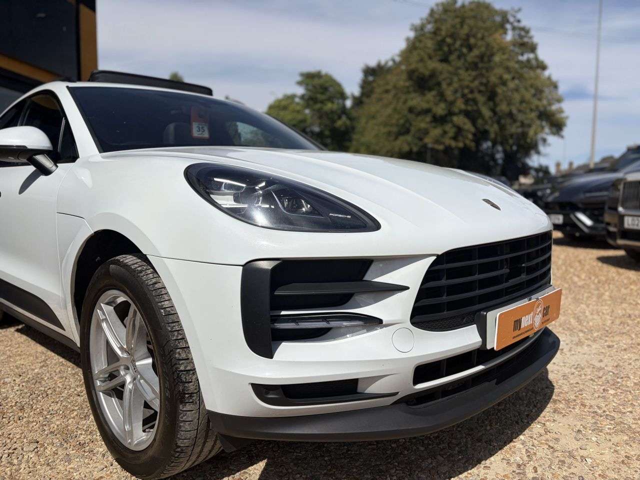 A 2018 PORSCHE MACAN 2.0T SUV 5dr Petrol PDK 4WD Euro 6 (s/s) (245 ps) A 2018 PORSCHE MACAN 2.0T SUV 5dr Petrol PDK 4WD Euro 6 (s/s) (245 ps)