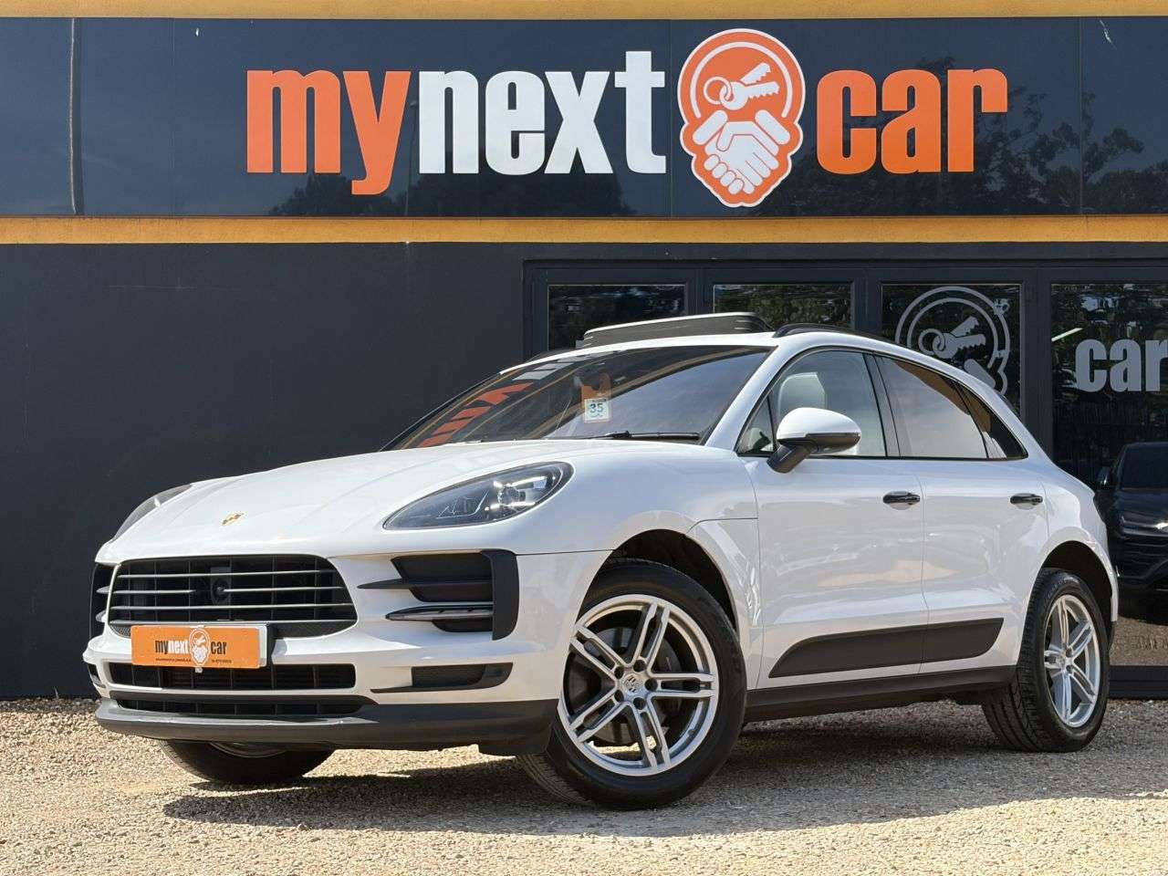 A 2018 PORSCHE MACAN 2.0T SUV 5dr Petrol PDK 4WD Euro 6 (s/s) (245 ps) A 2018 PORSCHE MACAN 2.0T SUV 5dr Petrol PDK 4WD Euro 6 (s/s) (245 ps)