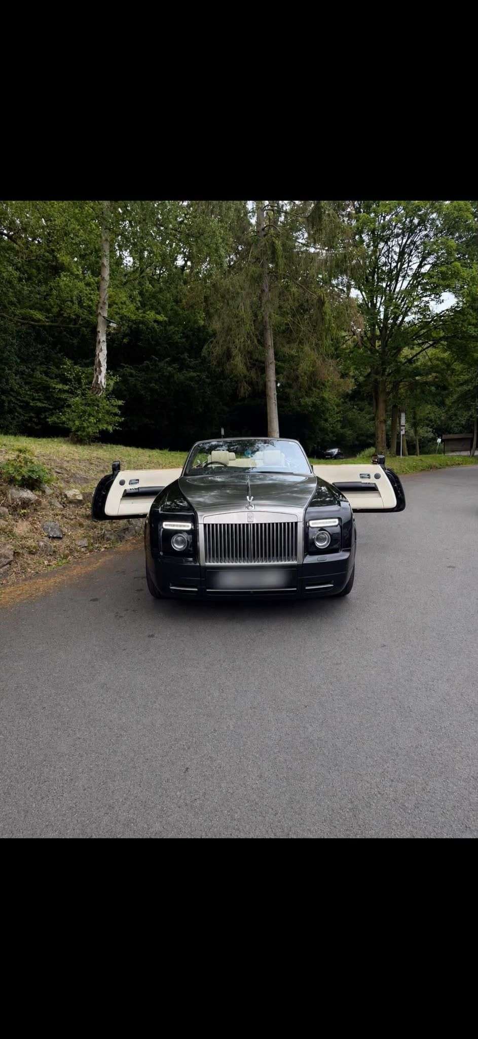 A 2008 ROLLS-ROYCE PHANTOM 6.7 V12 Drophead Coupe 2dr Petrol Auto Euro 4 (453 bhp) STEEL BONNET/ 2 KEY A 2008 ROLLS-ROYCE PHANTOM 6.7 V12 Drophead Coupe 2dr Petrol Auto Euro 4 (453 bhp) STEEL BONNET/ 2 KEY