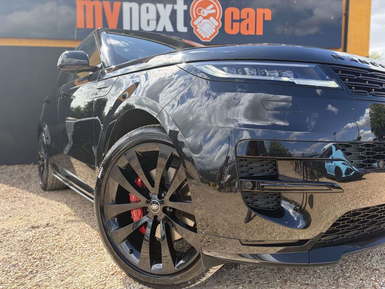 A 2025 LAND ROVER RANGE ROVER SPORT 3.0 D300 MHEV Stealth Edition SUV 5dr Diesel Auto 4WD Euro 6 (s/s) (300 ps) A 2025 LAND ROVER RANGE ROVER SPORT 3.0 D300 MHEV Stealth Edition SUV 5dr Diesel Auto 4WD Euro 6 (s/s) (300 ps)