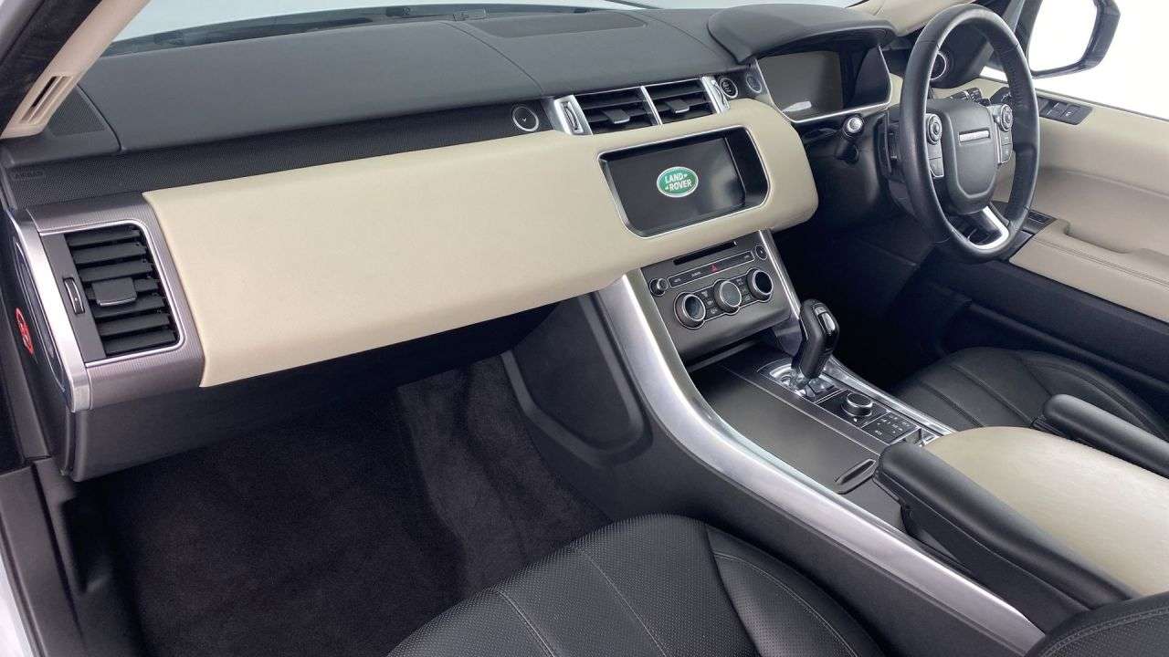 A 2017 LAND ROVER RANGE ROVER SPORT 3.0 SD V6 HSE SUV 5dr Diesel Auto 4WD Euro 6 (s/s) (306 ps) LOW MILEAGE + P A 2017 LAND ROVER RANGE ROVER SPORT 3.0 SD V6 HSE SUV 5dr Diesel Auto 4WD Euro 6 (s/s) (306 ps) LOW MILEAGE + P