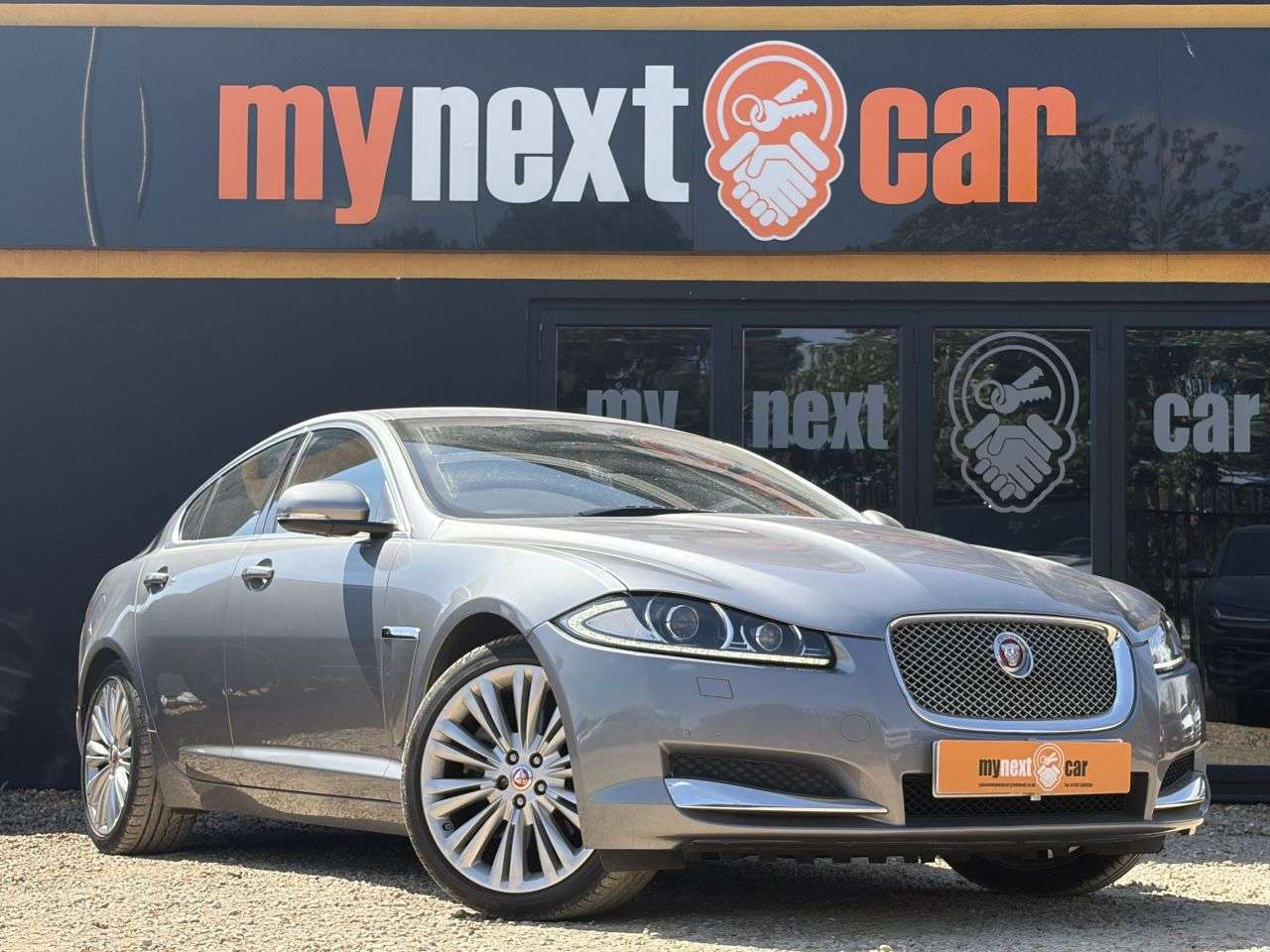 A 2014 JAGUAR XF 2.2d Portfolio Saloon 4dr Diesel Auto Euro 5 (s/s) (200 ps) 19" ALLOYS + PO A 2014 JAGUAR XF 2.2d Portfolio Saloon 4dr Diesel Auto Euro 5 (s/s) (200 ps) 19" ALLOYS + PO